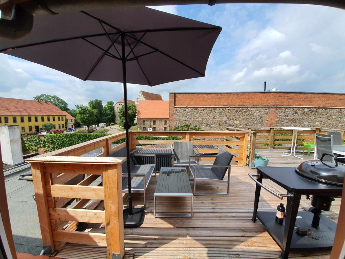 Gemuetliche Dachwohnung Mit Kleiner Oder Grosser Dachterrasse Nebeneinander Wolmirstedt المظهر الخارجي الصورة