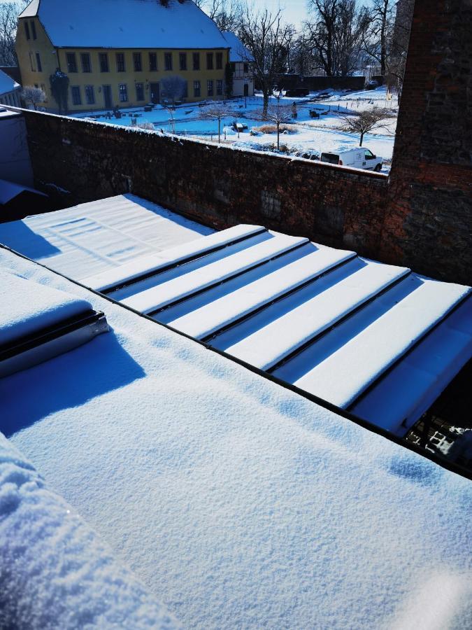 Gemuetliche Dachwohnung Mit Kleiner Oder Grosser Dachterrasse Nebeneinander Wolmirstedt المظهر الخارجي الصورة