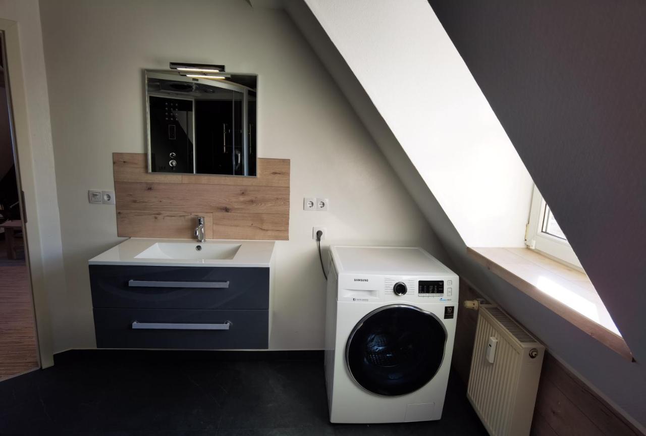 Gemuetliche Dachwohnung Mit Kleiner Oder Grosser Dachterrasse Nebeneinander Wolmirstedt المظهر الخارجي الصورة