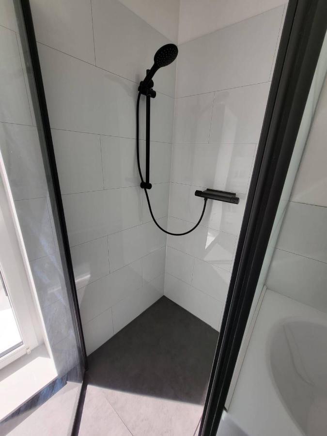 Gemuetliche Dachwohnung Mit Kleiner Oder Grosser Dachterrasse Nebeneinander Wolmirstedt المظهر الخارجي الصورة