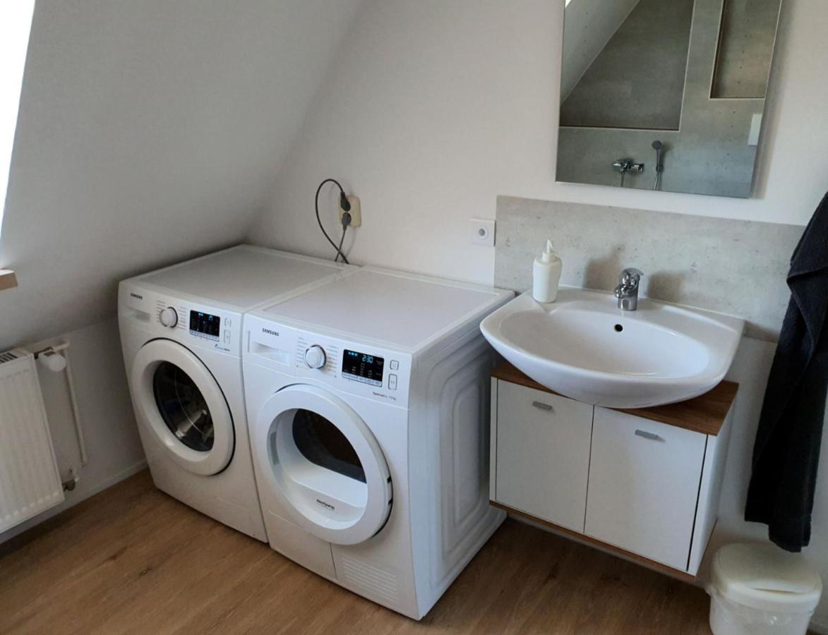 Gemuetliche Dachwohnung Mit Kleiner Oder Grosser Dachterrasse Nebeneinander Wolmirstedt المظهر الخارجي الصورة