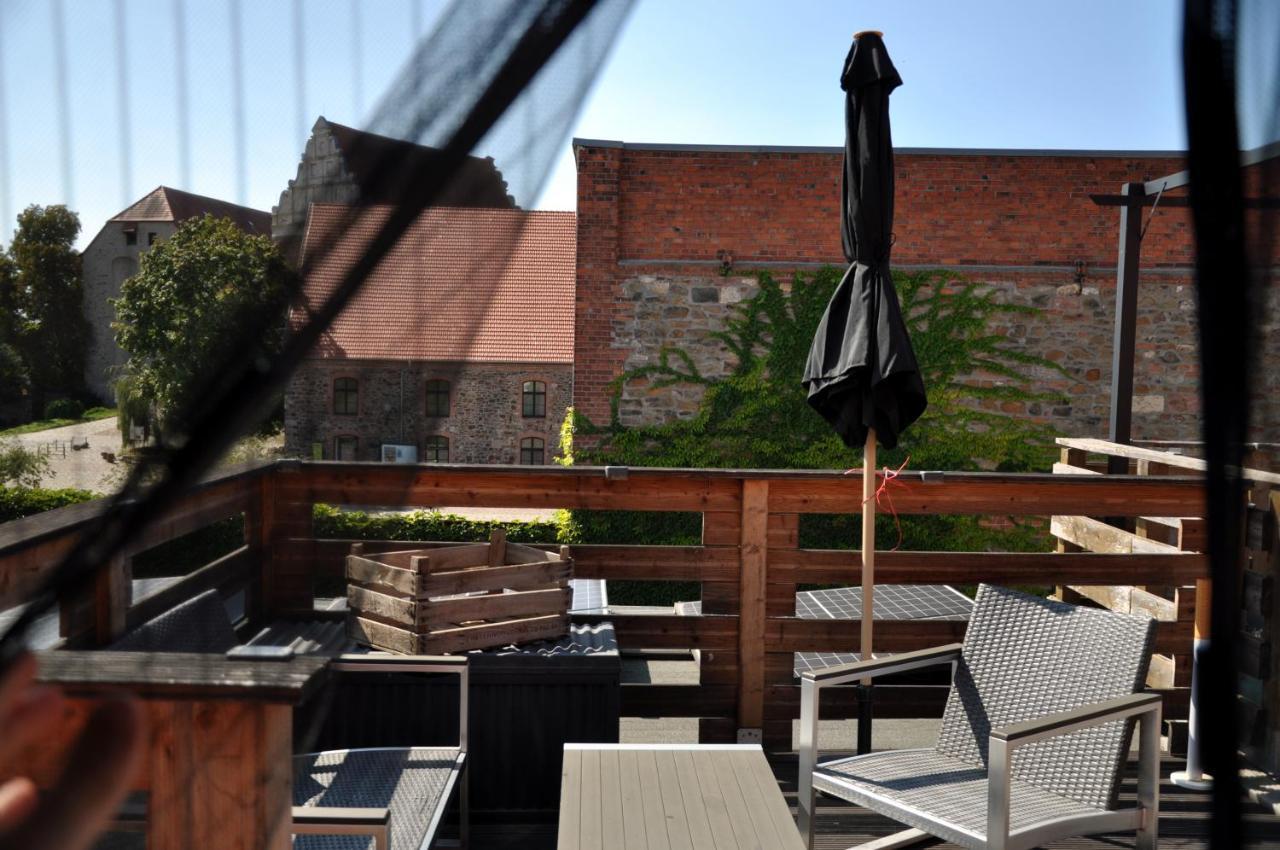 Gemuetliche Dachwohnung Mit Kleiner Oder Grosser Dachterrasse Nebeneinander Wolmirstedt المظهر الخارجي الصورة
